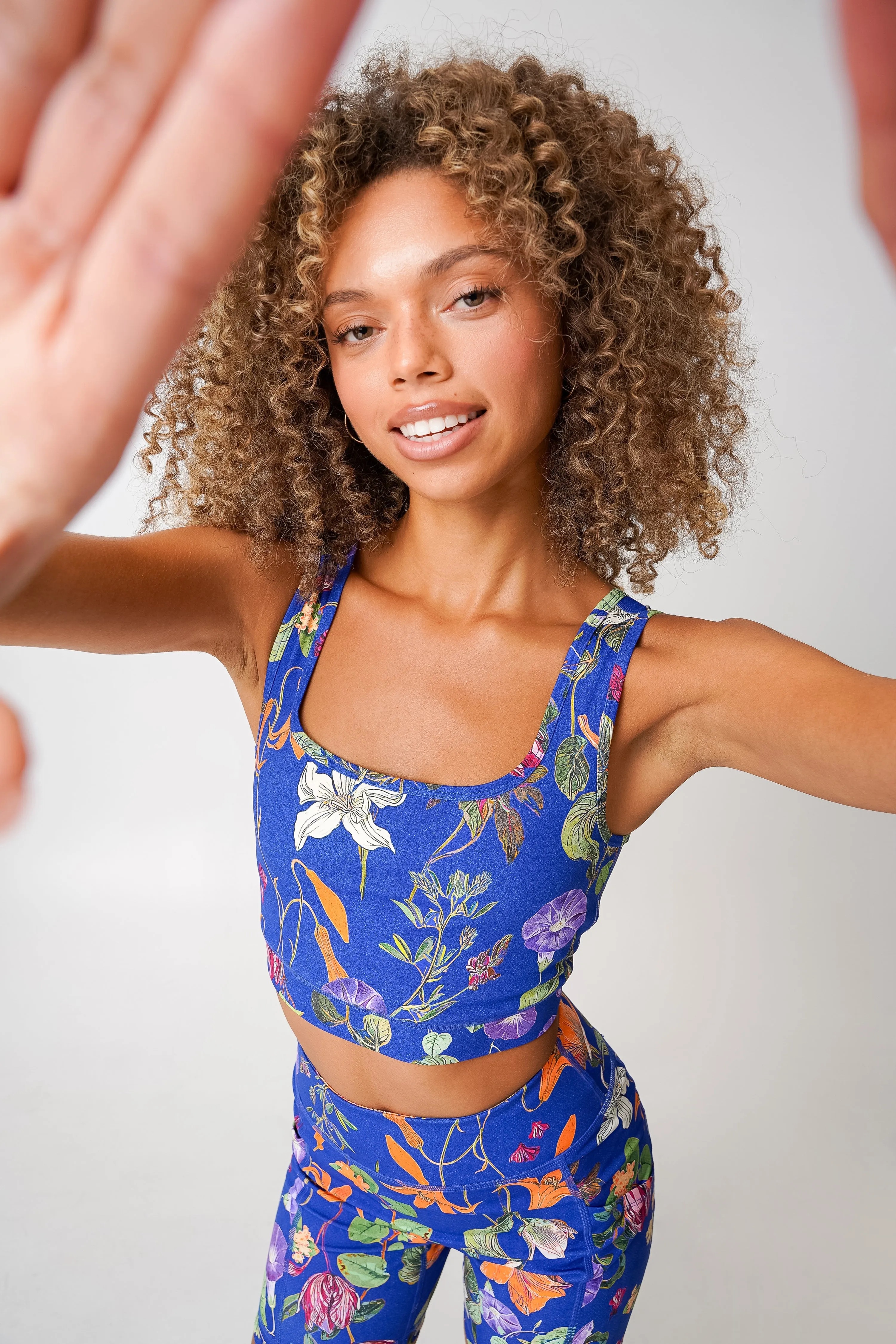 adventure performance cropped tank