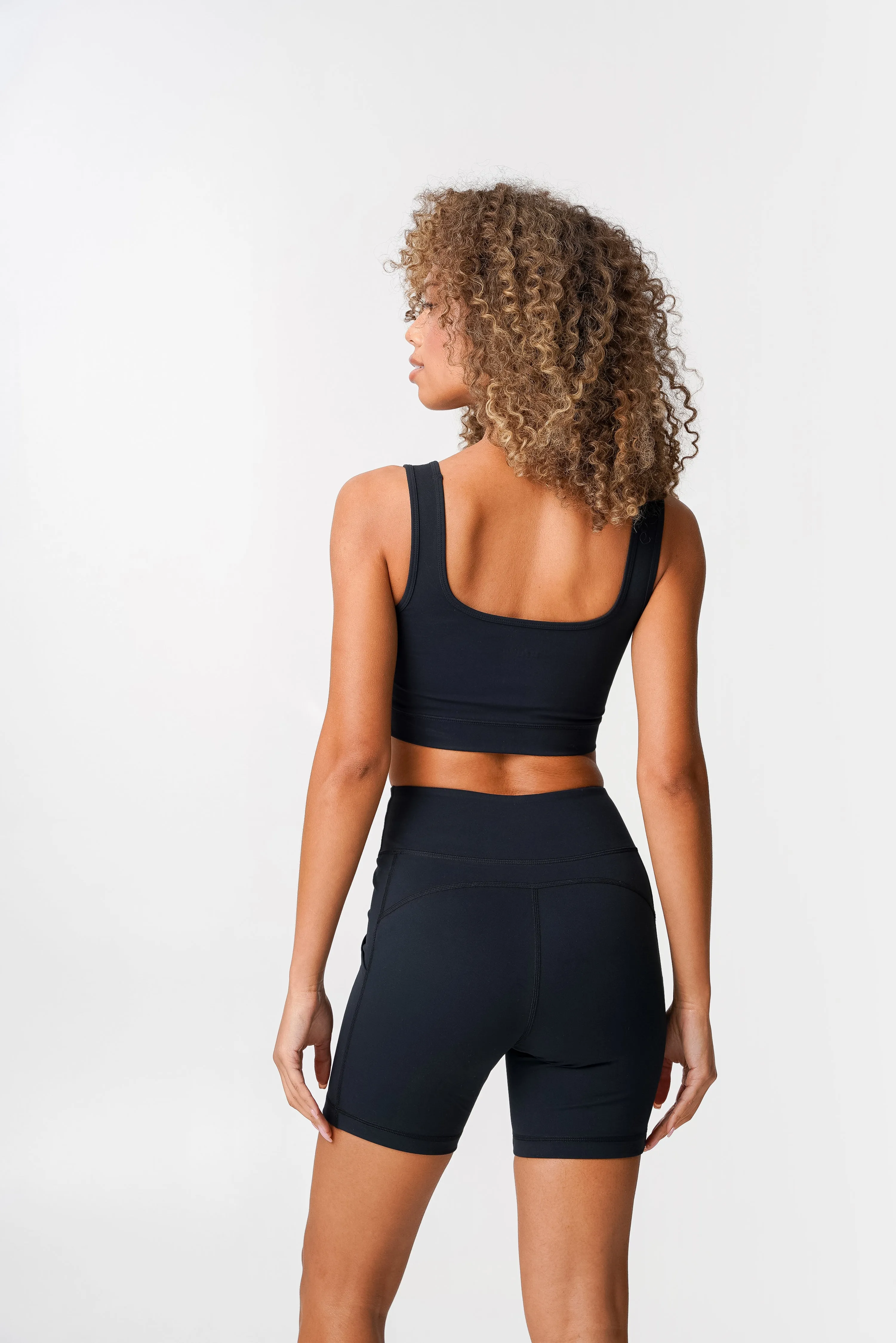 adventure performance cropped tank
