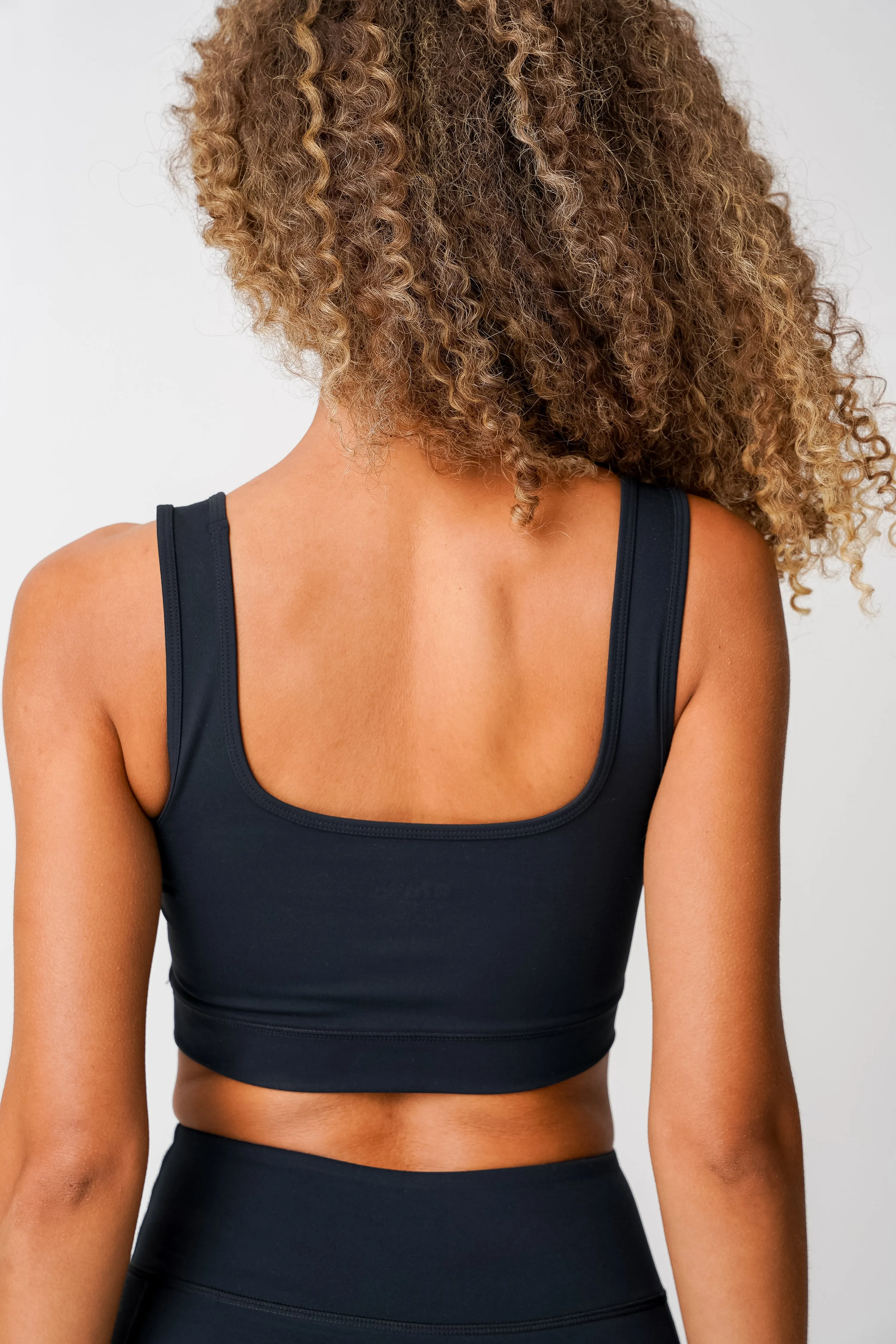 adventure performance cropped tank