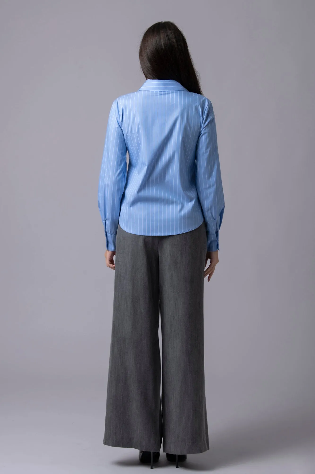 Camicia celeste a righe bianche