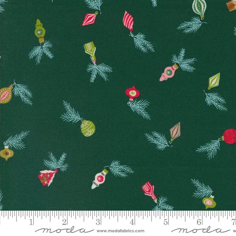 Cozy Wonderland, Vintage Baubles in Pine - fat quarter