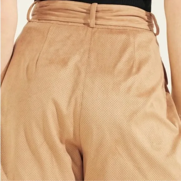 Guess Faux Suede High Rise Cargo Pocket Shorts Size Small Belted Brown Tan NWT