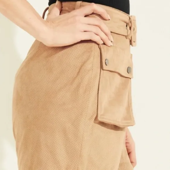 Guess Faux Suede High Rise Cargo Pocket Shorts Size Small Belted Brown Tan NWT