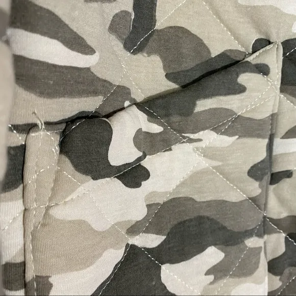 Kensie Quilted Beige Camo Cozy Jacket Size Medium