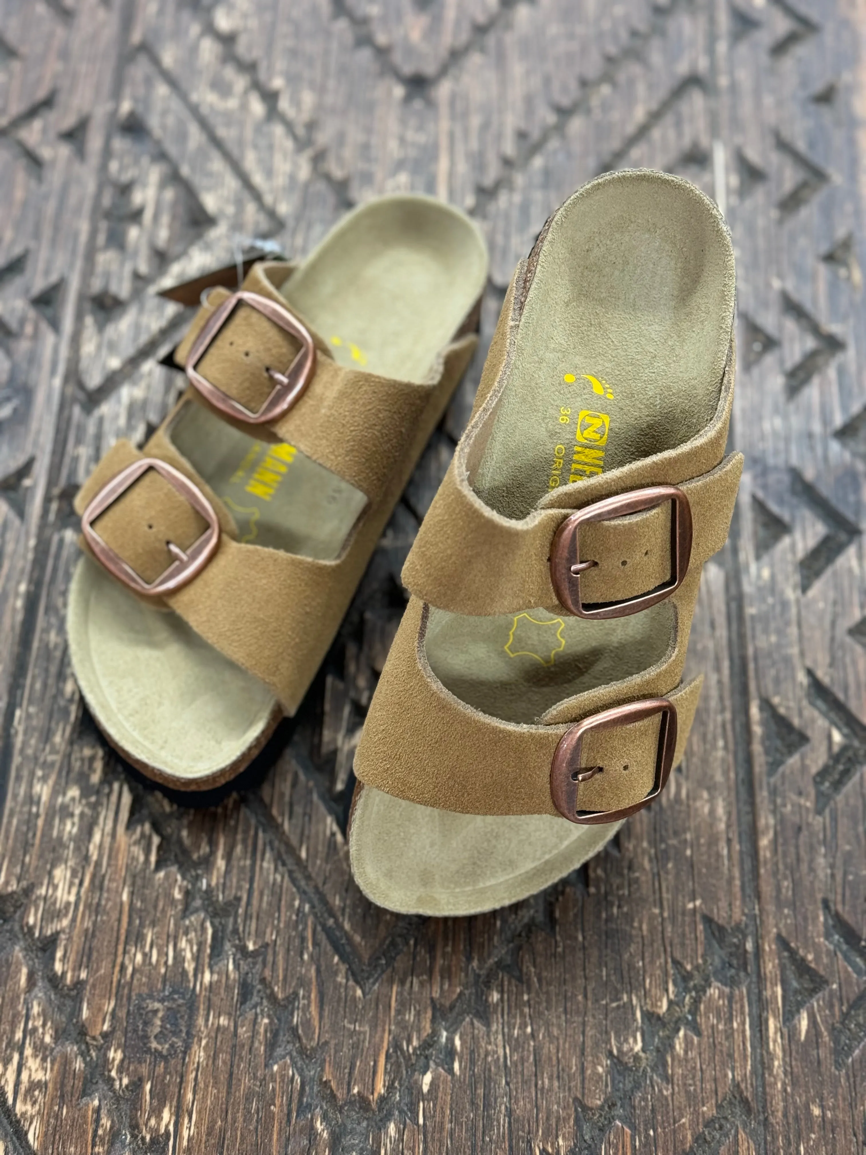 Neckerman 2720 Camel Suede Slide