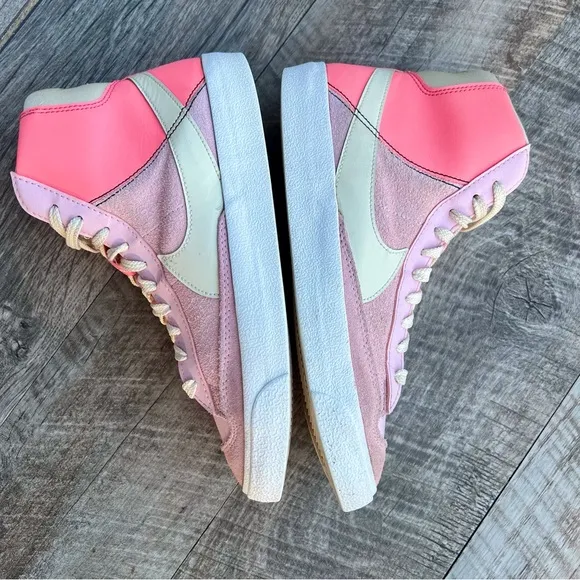 Nike Blazer Mid ‘77 SE D (GS) ~ Pink Foam/Coconut Milk ~ Size 7Y/8.5W