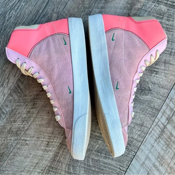 Nike Blazer Mid ‘77 SE D (GS) ~ Pink Foam/Coconut Milk ~ Size 7Y/8.5W