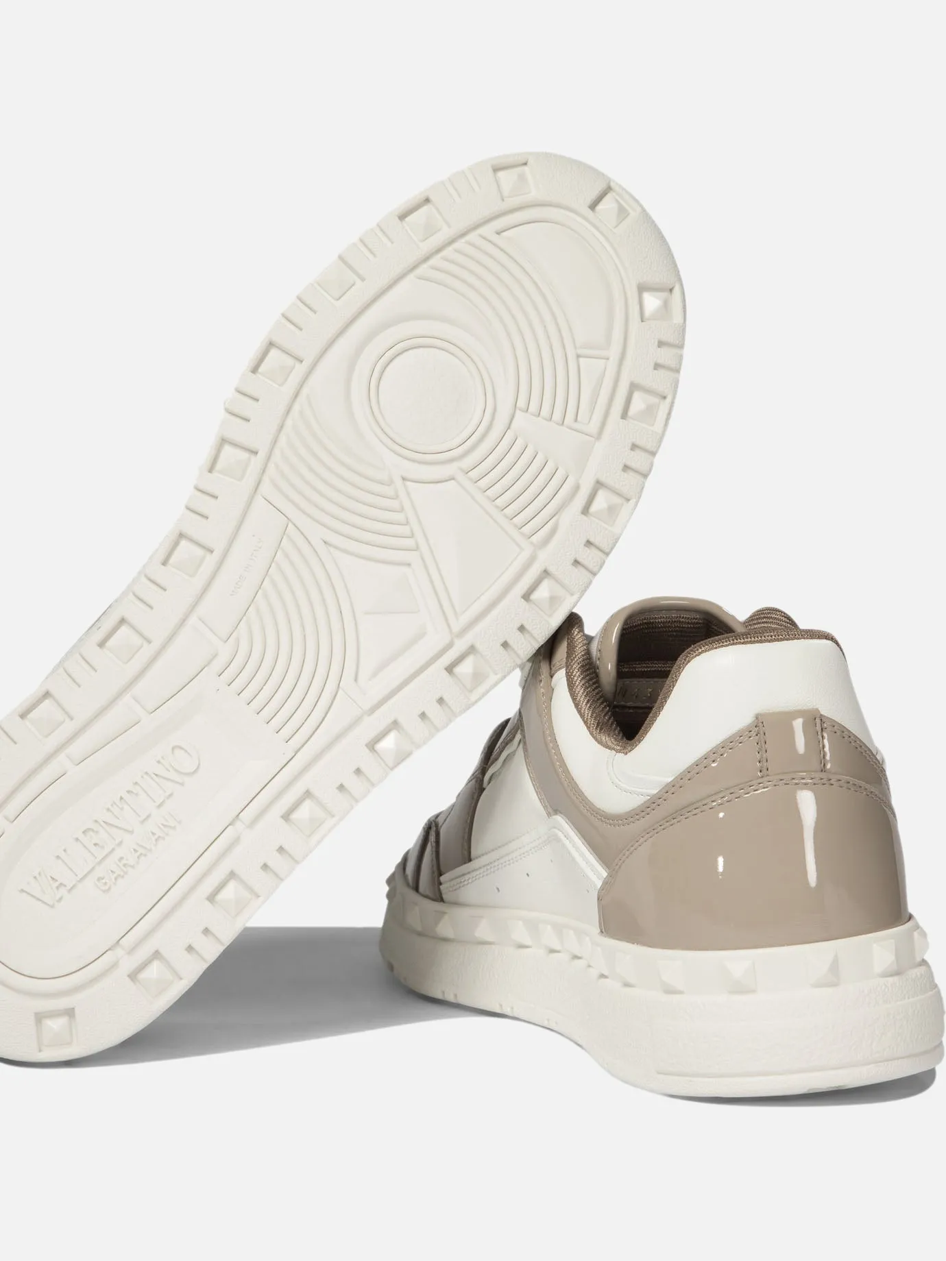 "Freedots" sneakers
