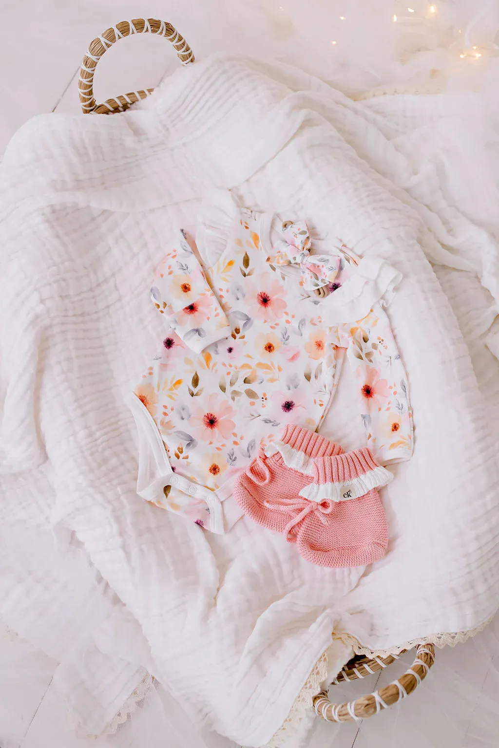 Scallop Edge Booties || Peach | Confetti Kidz