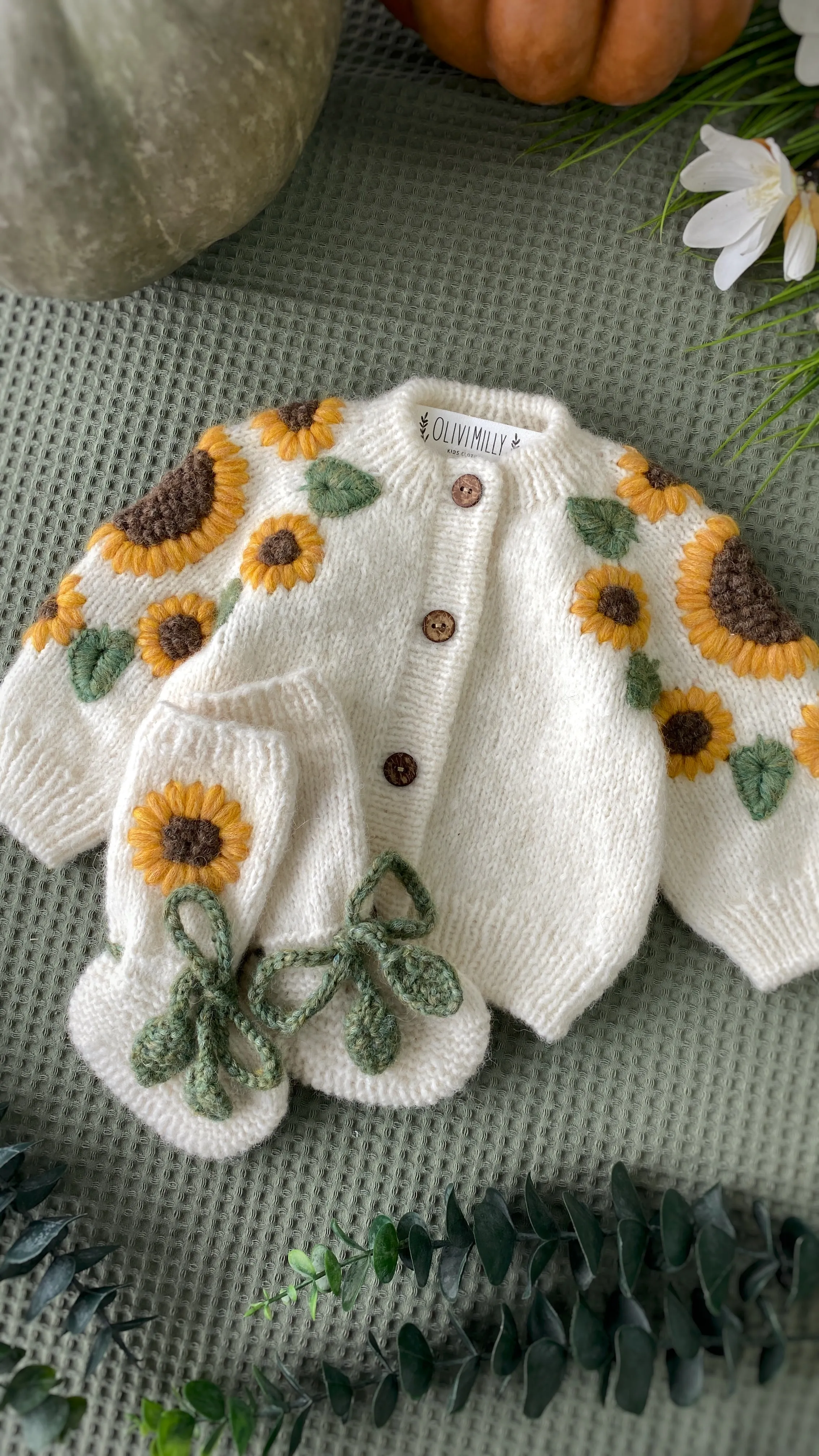 Sunflowers Booties |off white| in stock (9-12m)