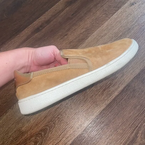 UGG Cas Brown Tan Suede Slip Ons Sneakers Size 7